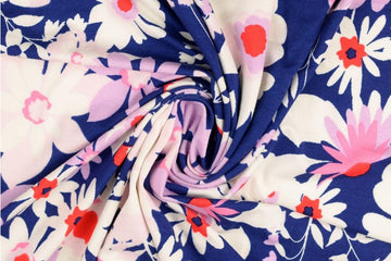 Viskose Jersey mit Blumen, blau, 0,5 m